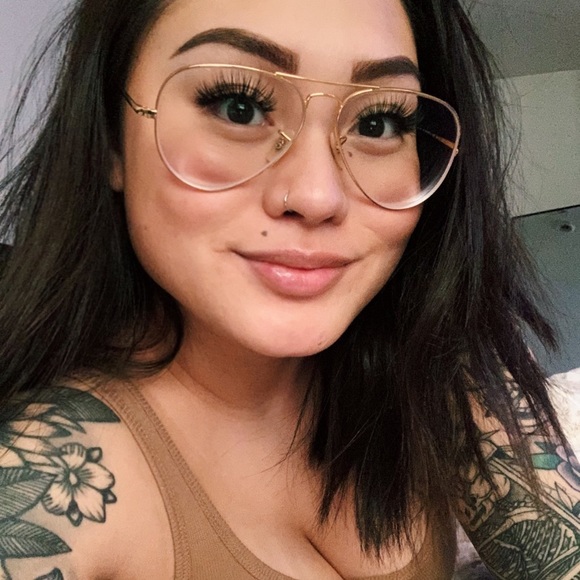 Meet your Posher, Celesse - Picture 1 of 3